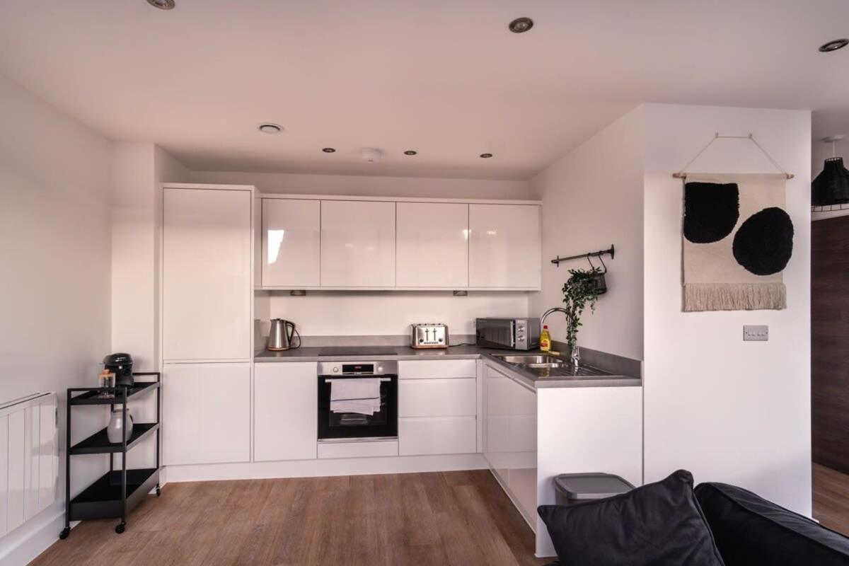 Stayzeni, Alexandra Rise Sleek 1 Bed Apartment Manchester